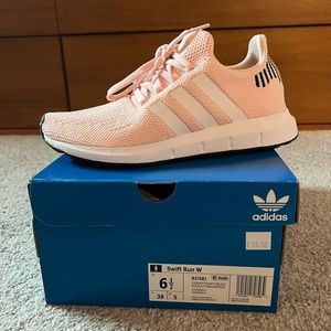 Adidas Swift Run - NEW 6.5